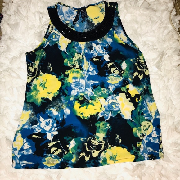Pretty a silky looking/feeling tank top - Picture 1 of 2